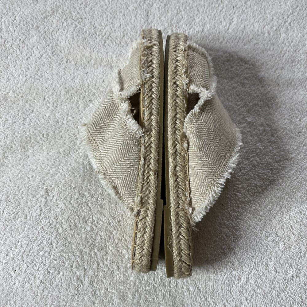 Minnetonka Women’s 7 Beige Fringed Fabric Cross Slides Sandals - Picture 5 of 10
